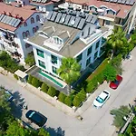 X Aparthotel 4*